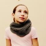 Knitted accessories cowl un..