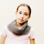 Knitted accessories cowl un..