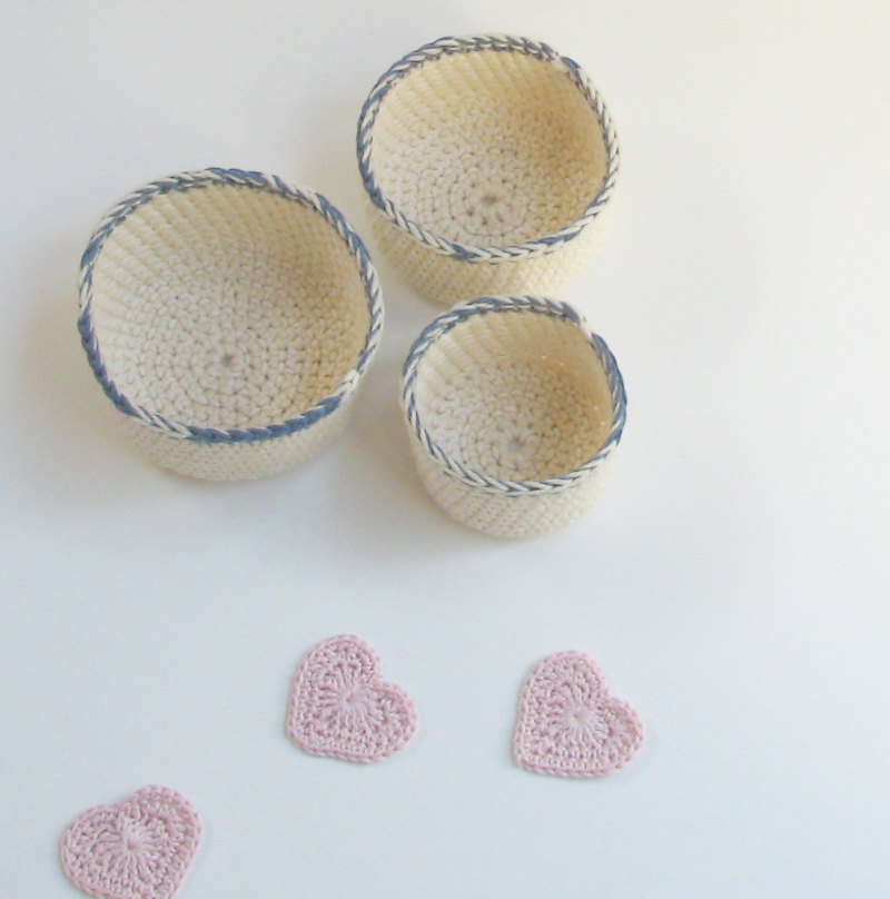 Nested bowls - cotton and wool family - Creamy white with an accent